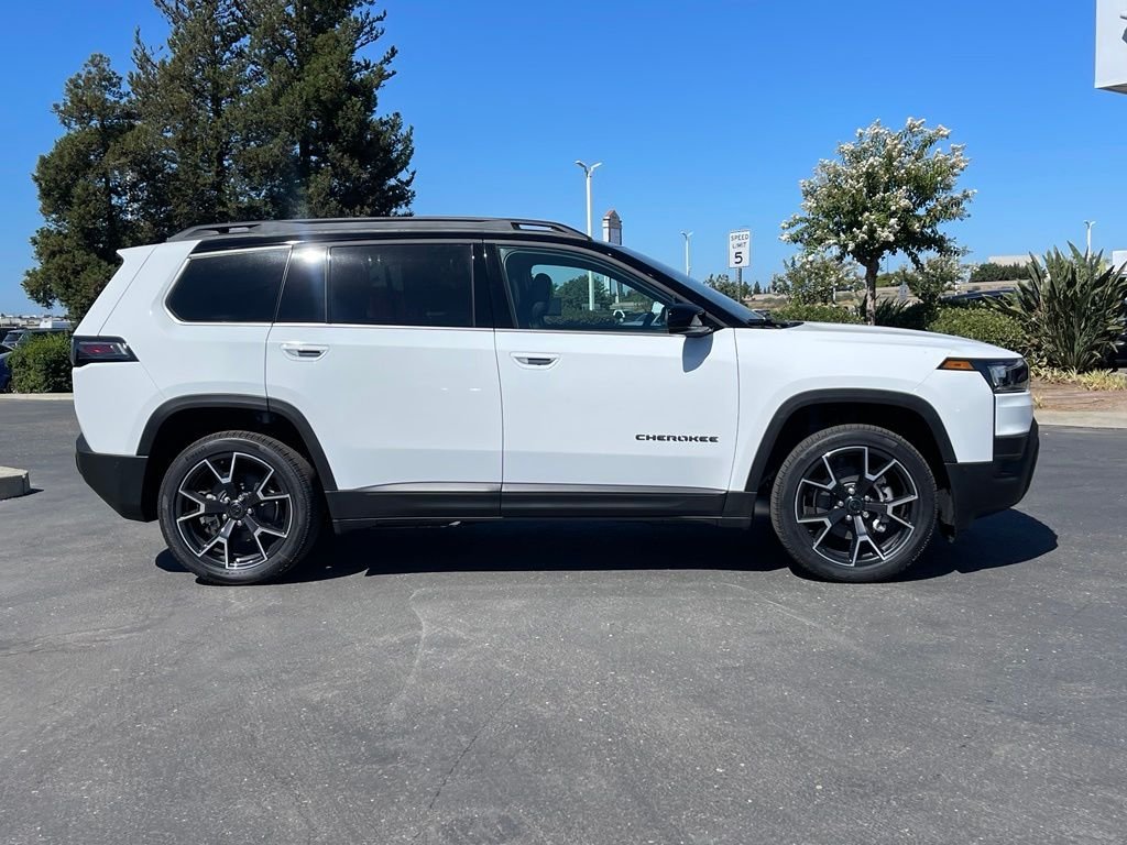 New 2026 Bright White Clear-Coat Exterior Paint Jeep Overland image 5