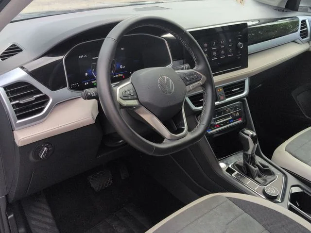 Used 2025  Volkswagen 1.5T SE image 12