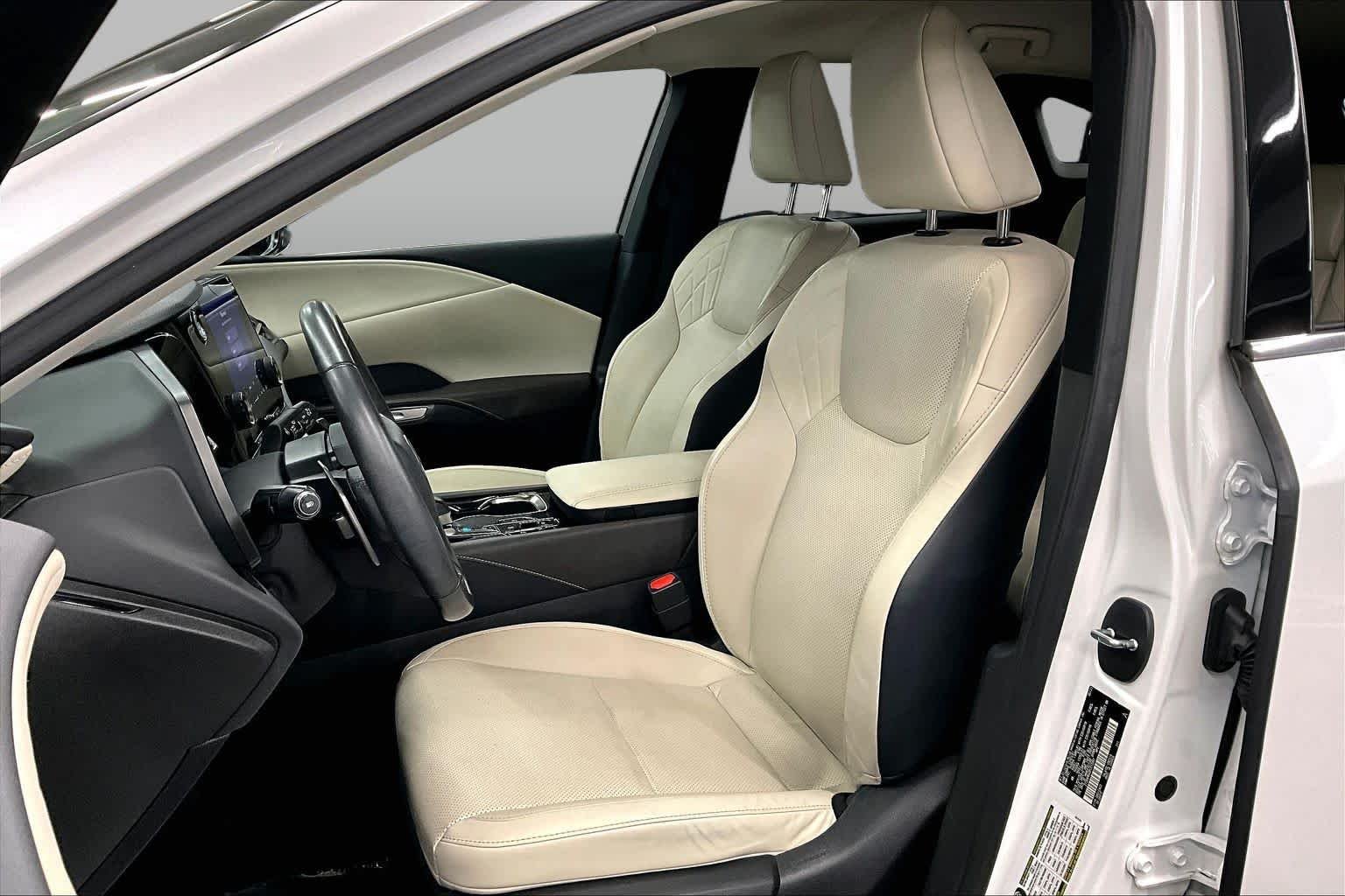 Certified Used 2023 Eminent White Pearl Lexus  image 8
