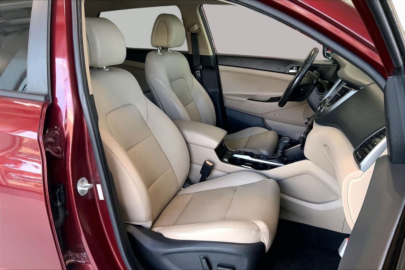 Used 2017 Ruby Wine Hyundai SE Plus image 9