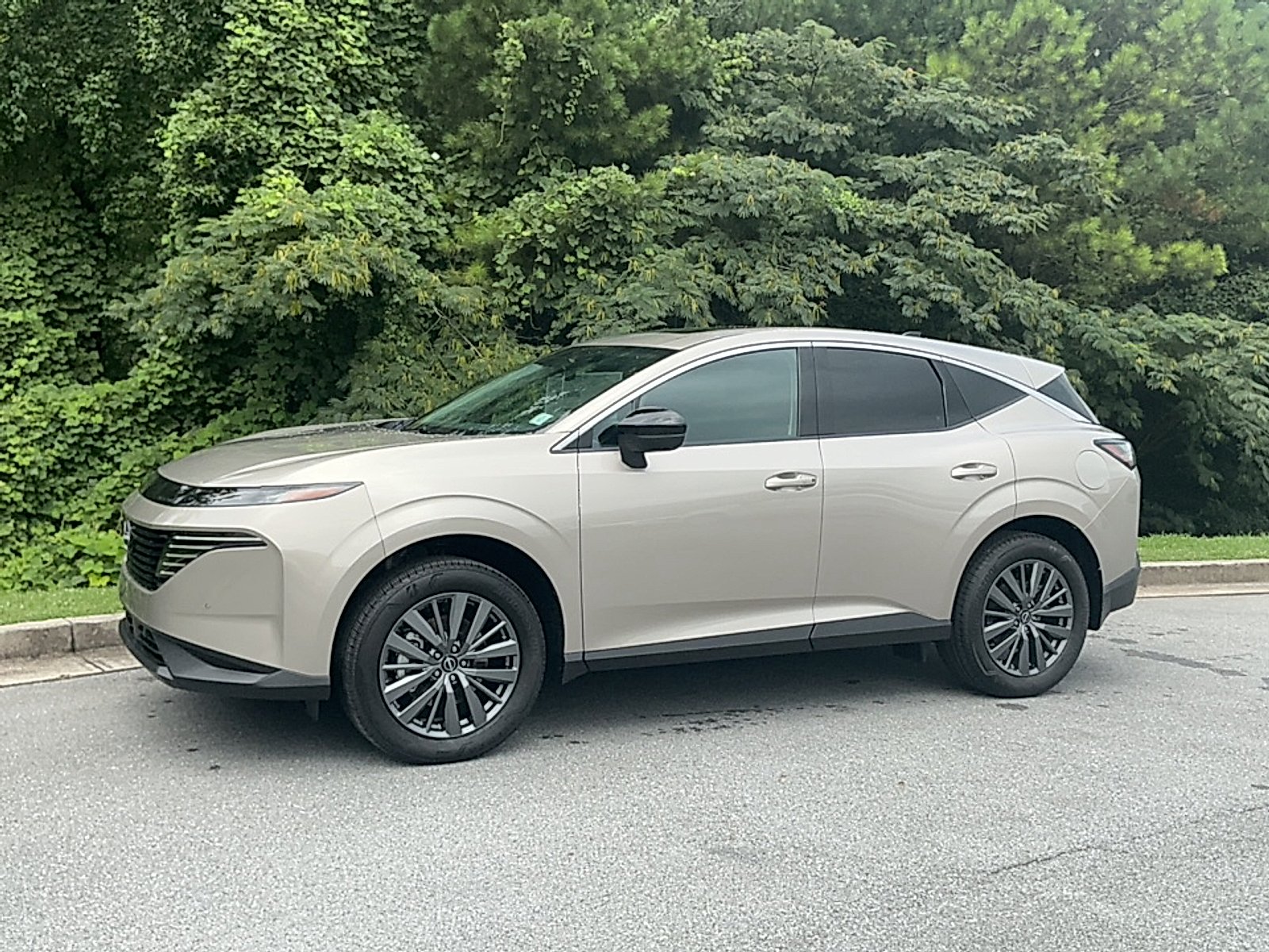 New 2026 Champagne Silver Metallic Nissan SL image 4