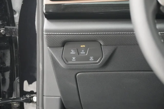 2026 Volkswagen Atlas SE w/Tech - Photo 33