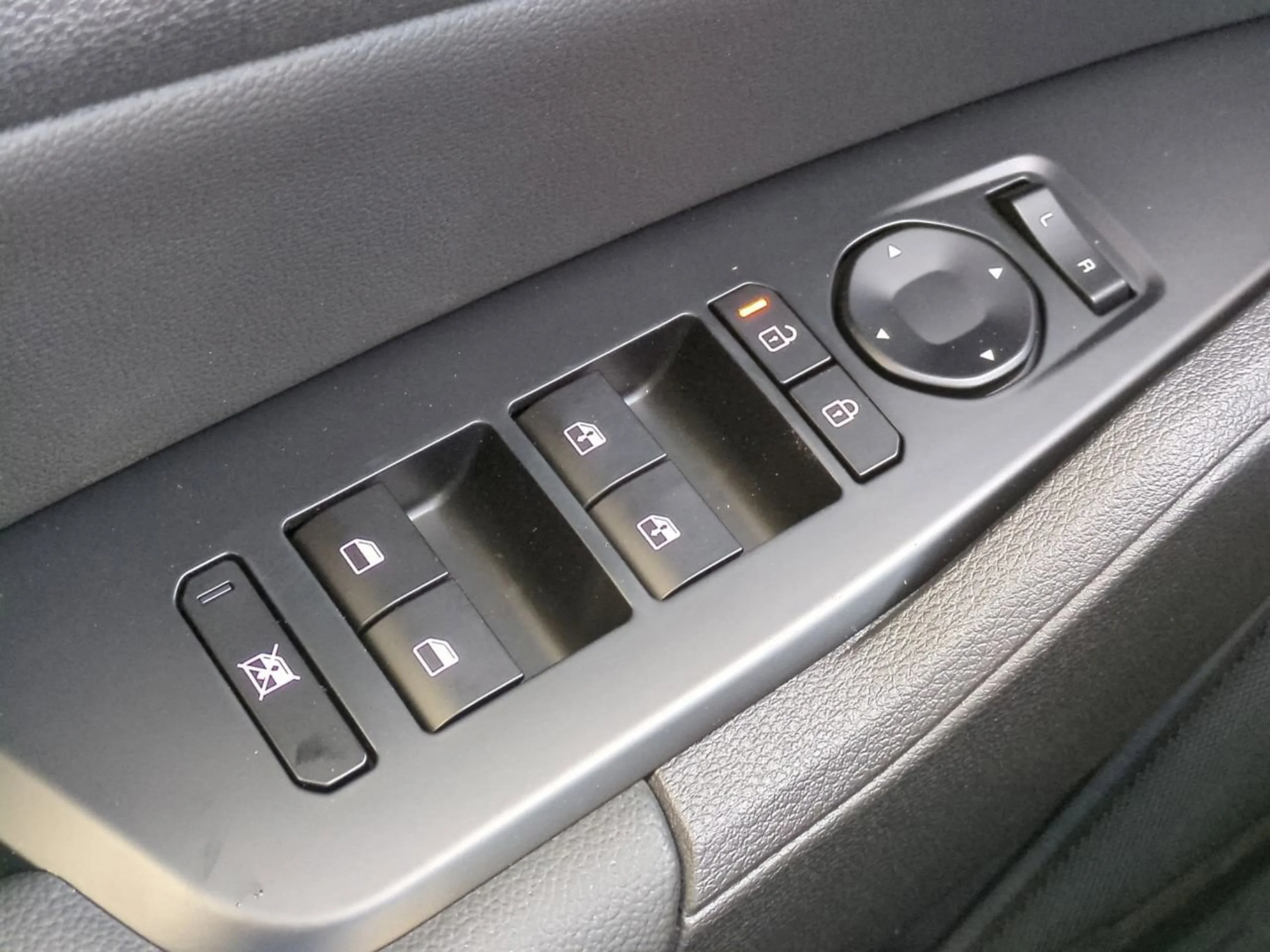 New 2026 Glacial White Pearl Kia EX image 28