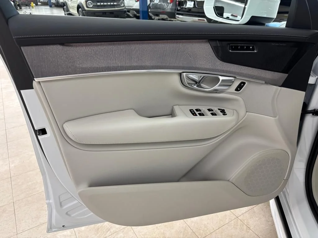 2026 Volvo XC90 Ultra - Photo 11