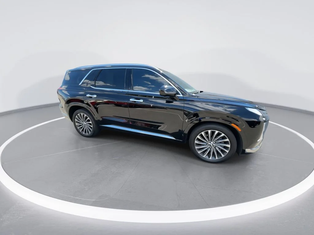 Used 2024 Black Hyundai Calligraphy image 2