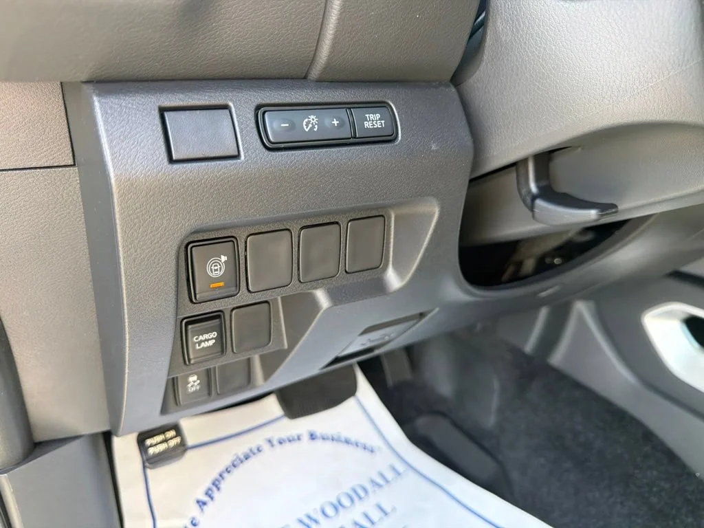 Used 2025 Glacier White Nissan SV image 16
