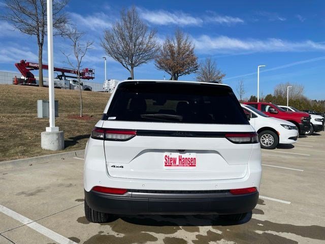 New 2026 Bright White Clearcoat Jeep Laredo Altitude image 4