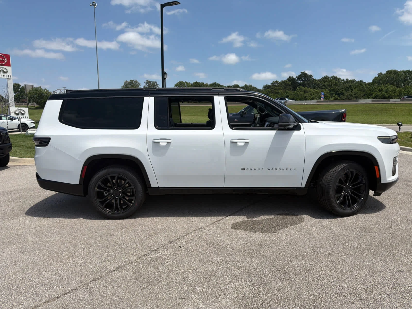 New 2026 Bright White Clearcoat Jeep Summit Obsidian image 10