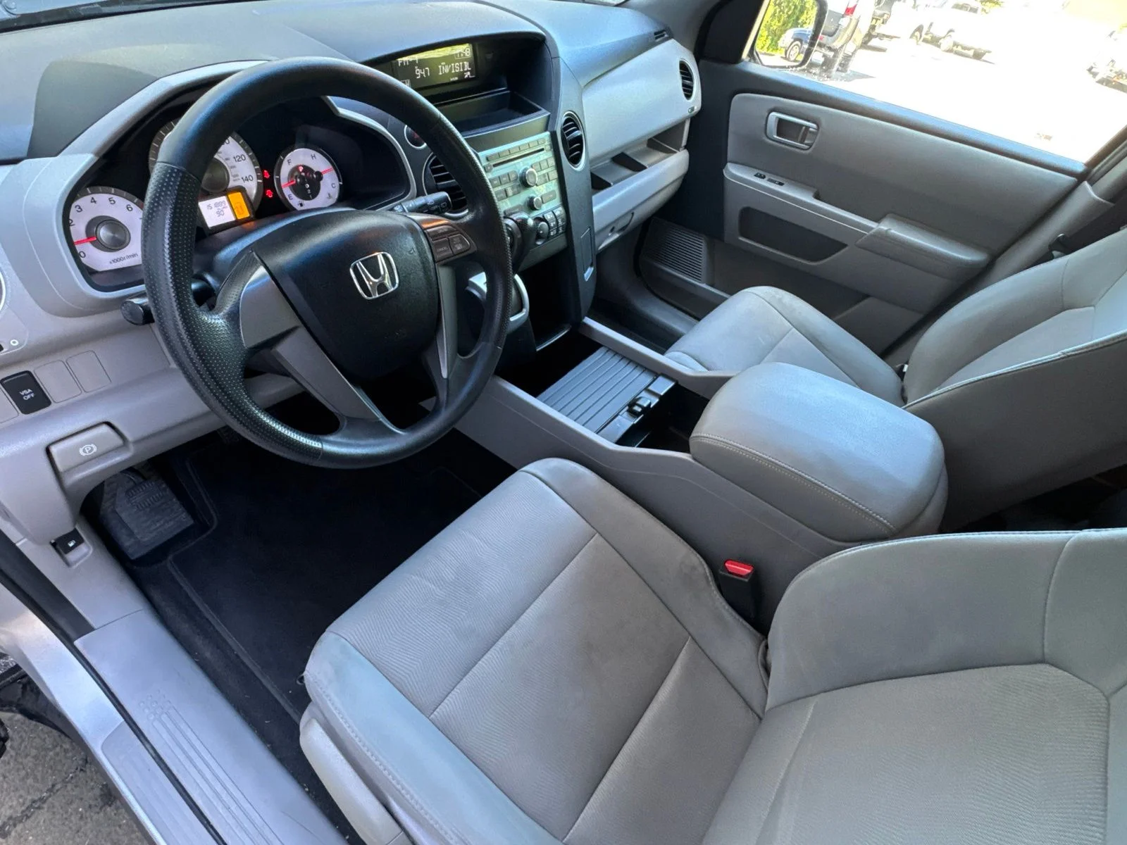 Used 2010 Silver Honda LX image 7