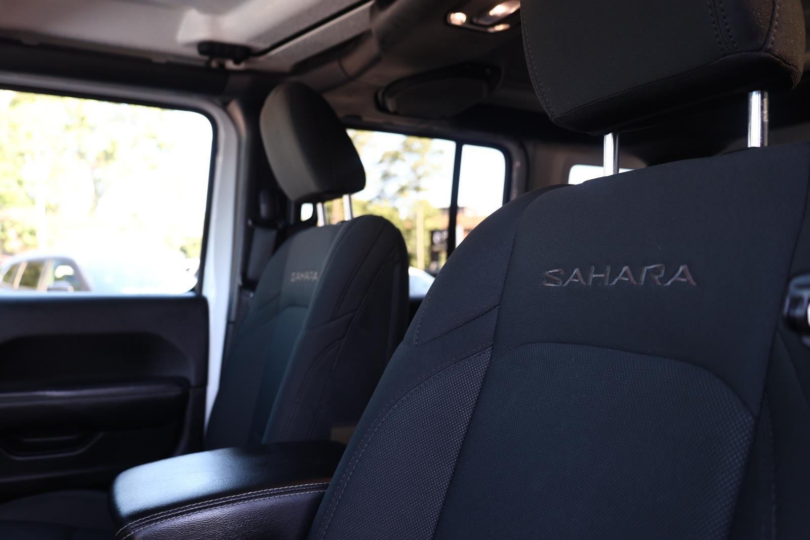 Used 2020 Bright White Clearcoat Jeep Sahara image 15