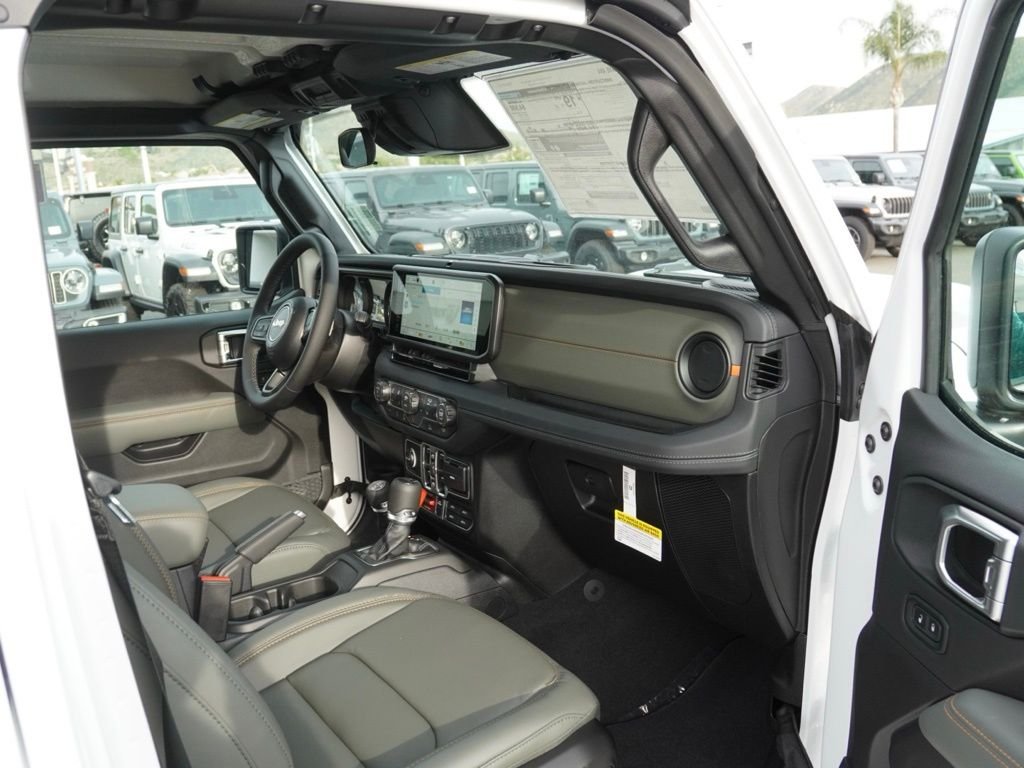 New 2026 Bright White Clear-Coat Exterior Paint Jeep Mojave image 21