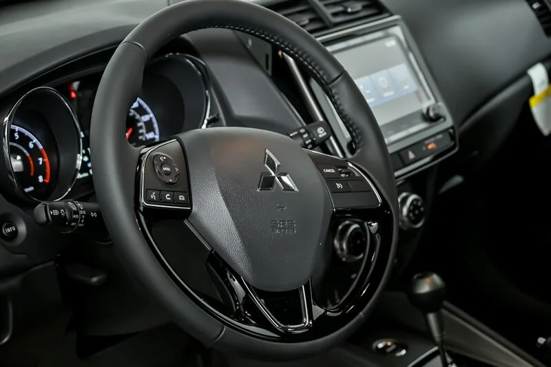 New 2025 White Diamond Mitsubishi SE image 14