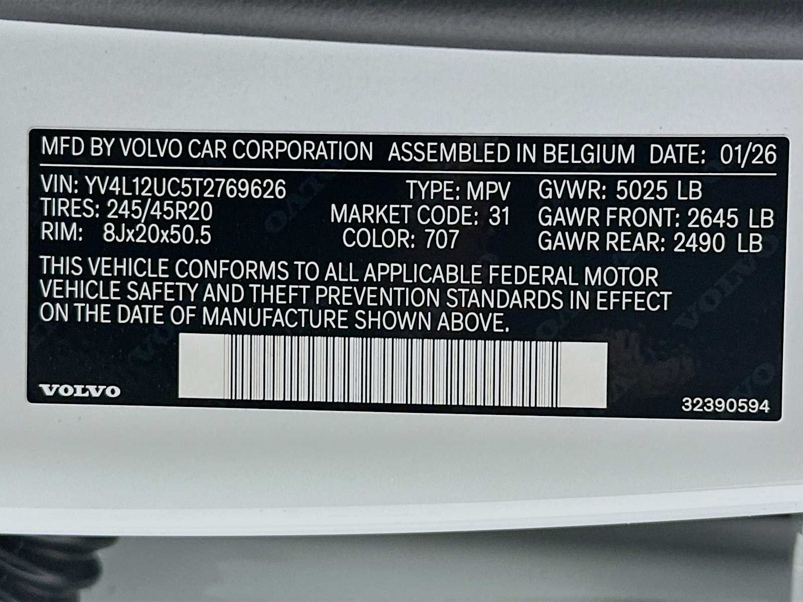 2026 Volvo XC40 Plus | CarEdge | CarEdge