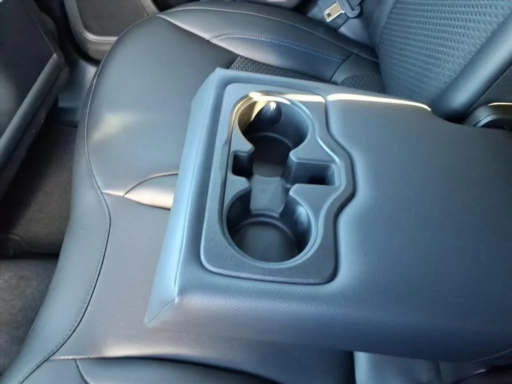New 2026 Hydro Blue Pearlcoat Jeep Latitude image 8