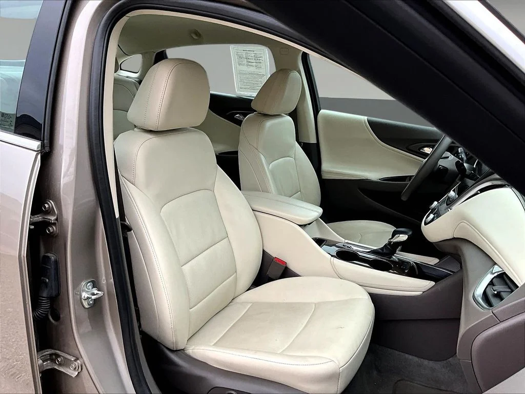 Used 2024 Gray Chevrolet LT image 32