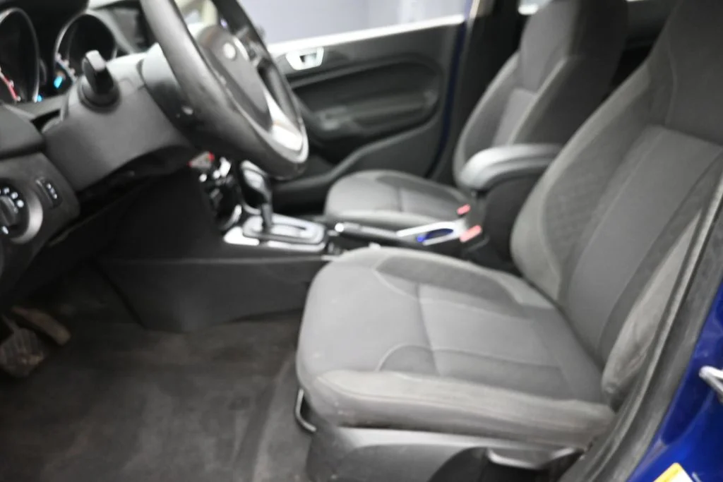 Used 2015 Blue Ford SE image 16