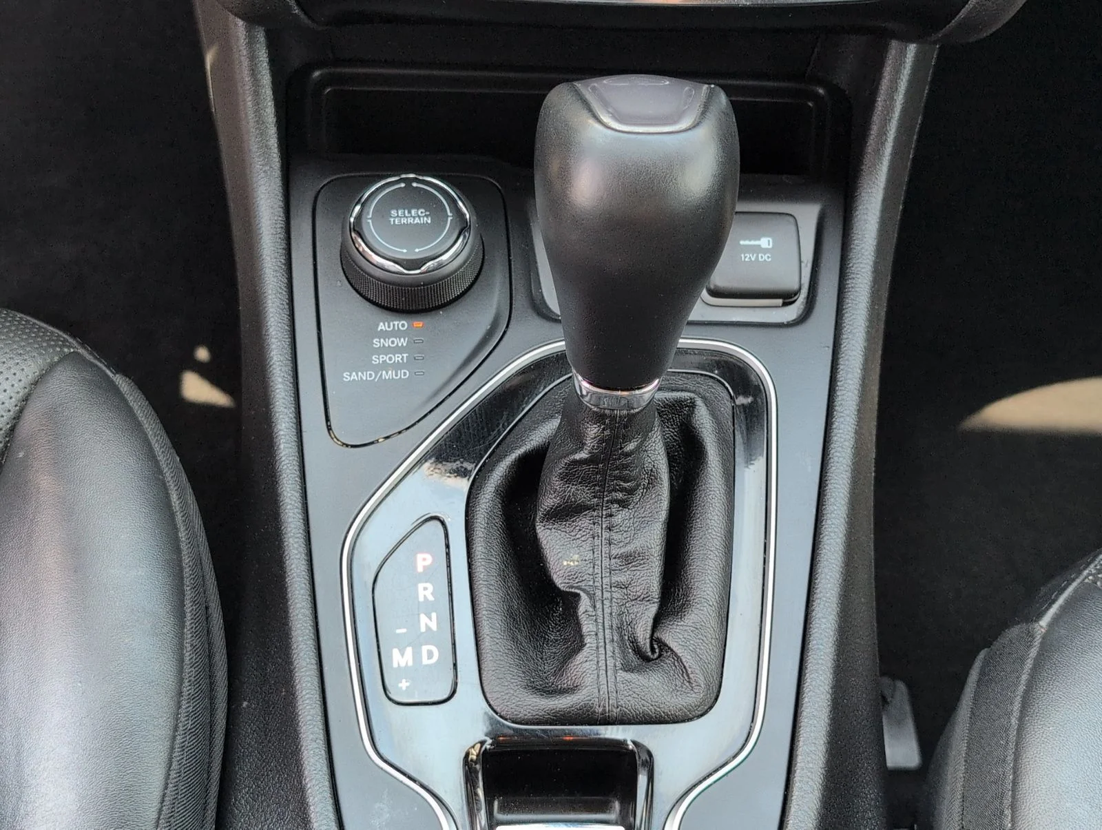 Used 2019 White Jeep Overland image 21