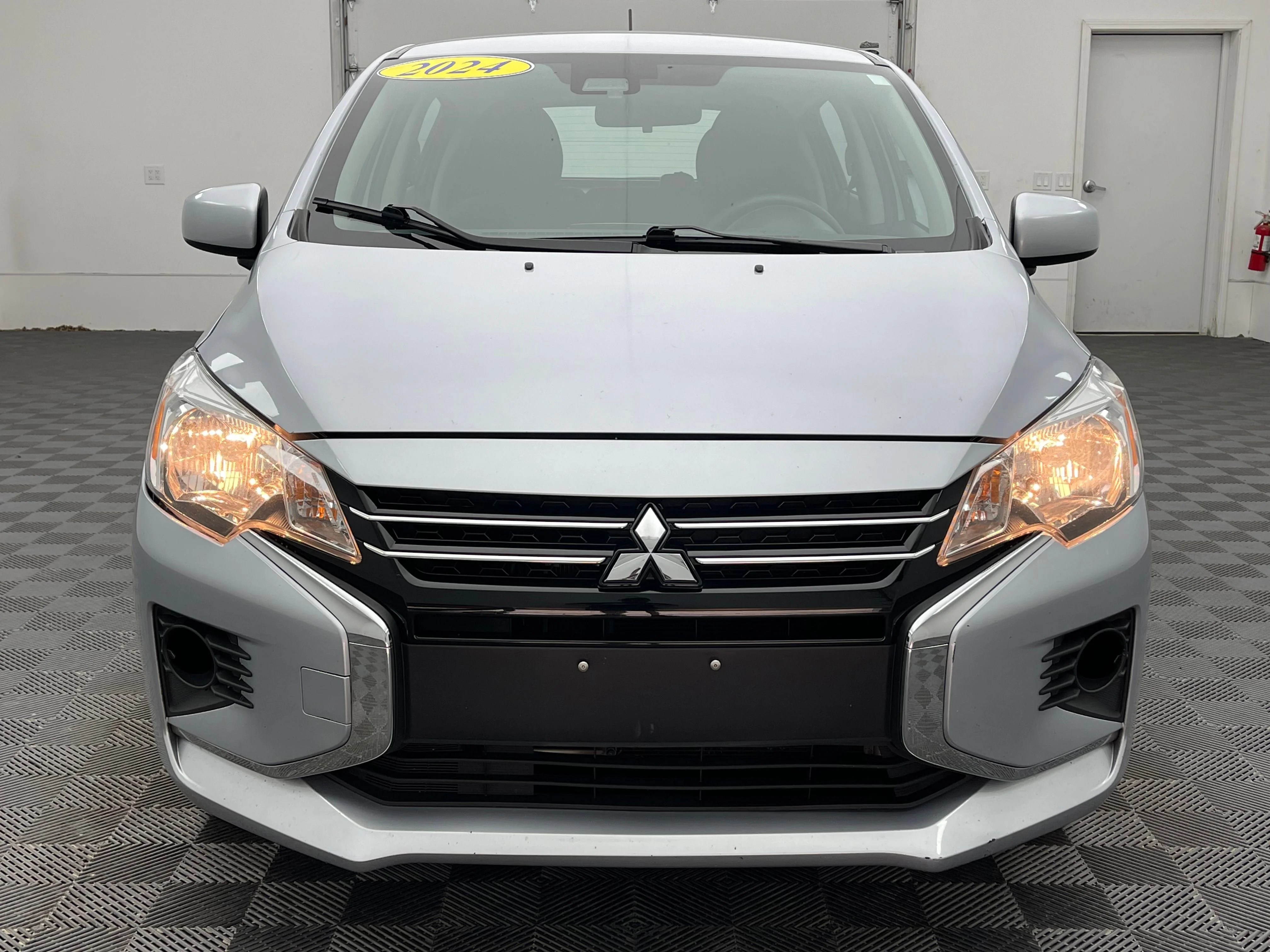 Used 2024 Silver Mitsubishi ES image 11