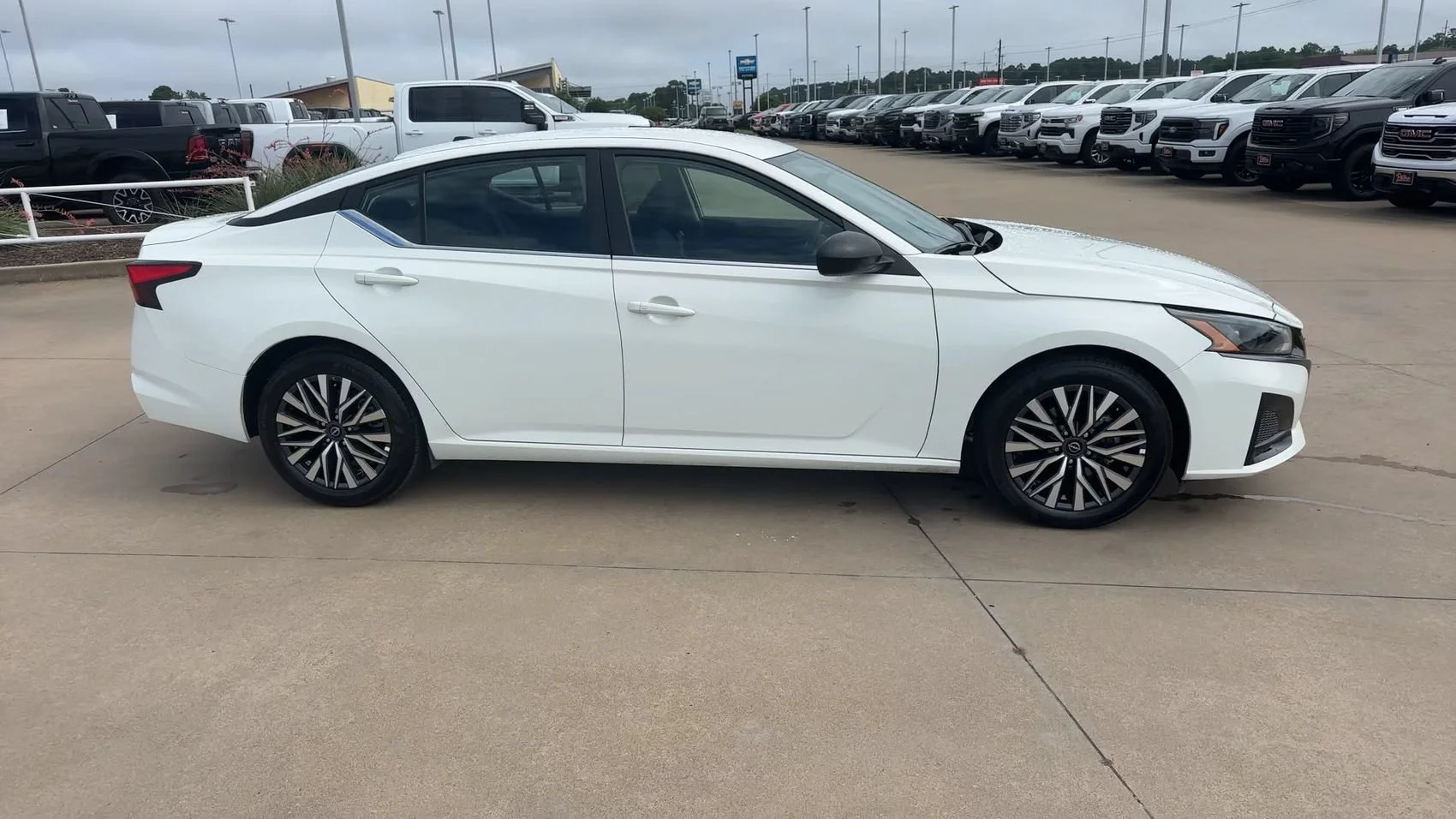 Used 2026 Glacier White Nissan SV image 2