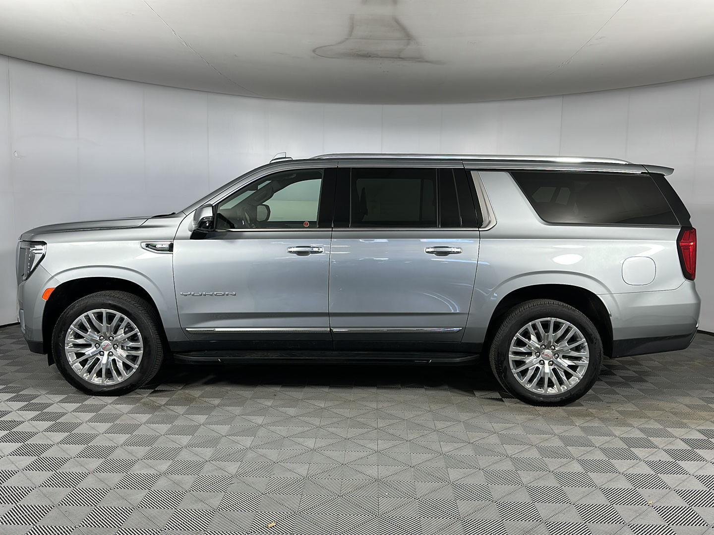 Used 2024 Sterling Metallic GMC SLT image 5