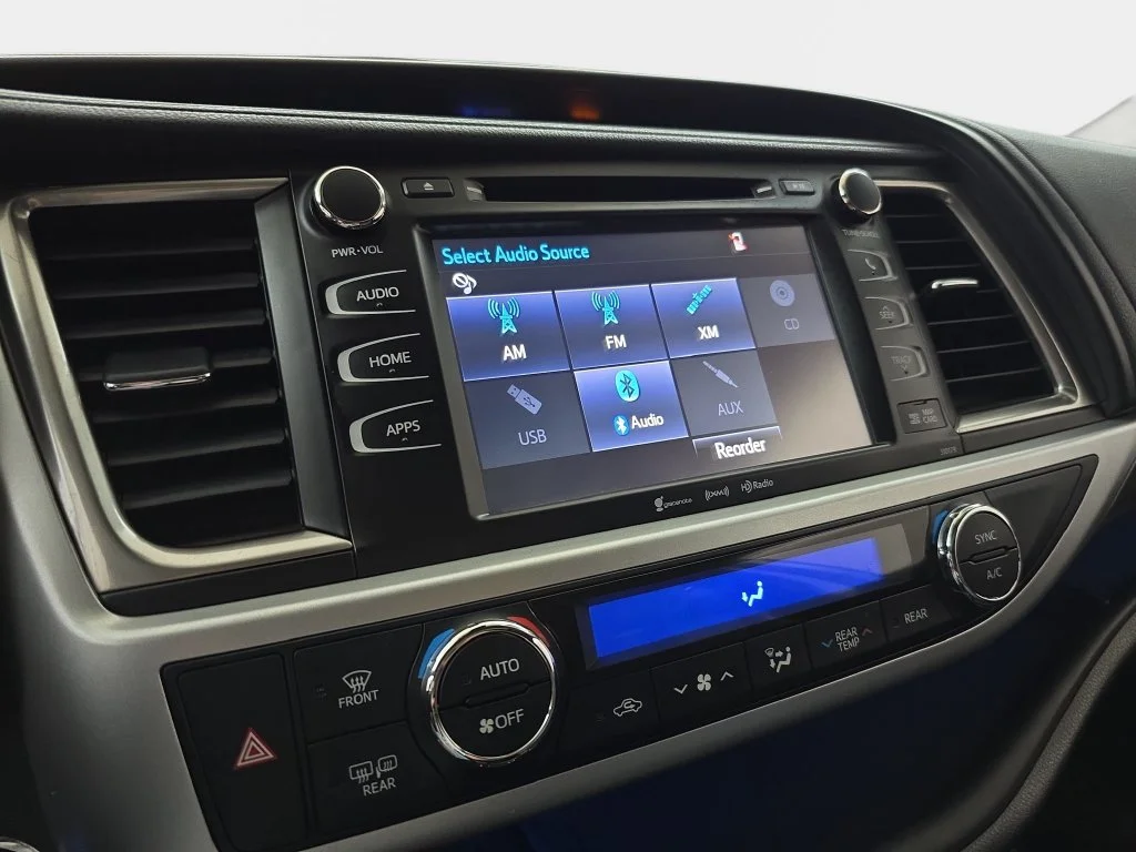 Used 2017 Silver Toyota SE image 23