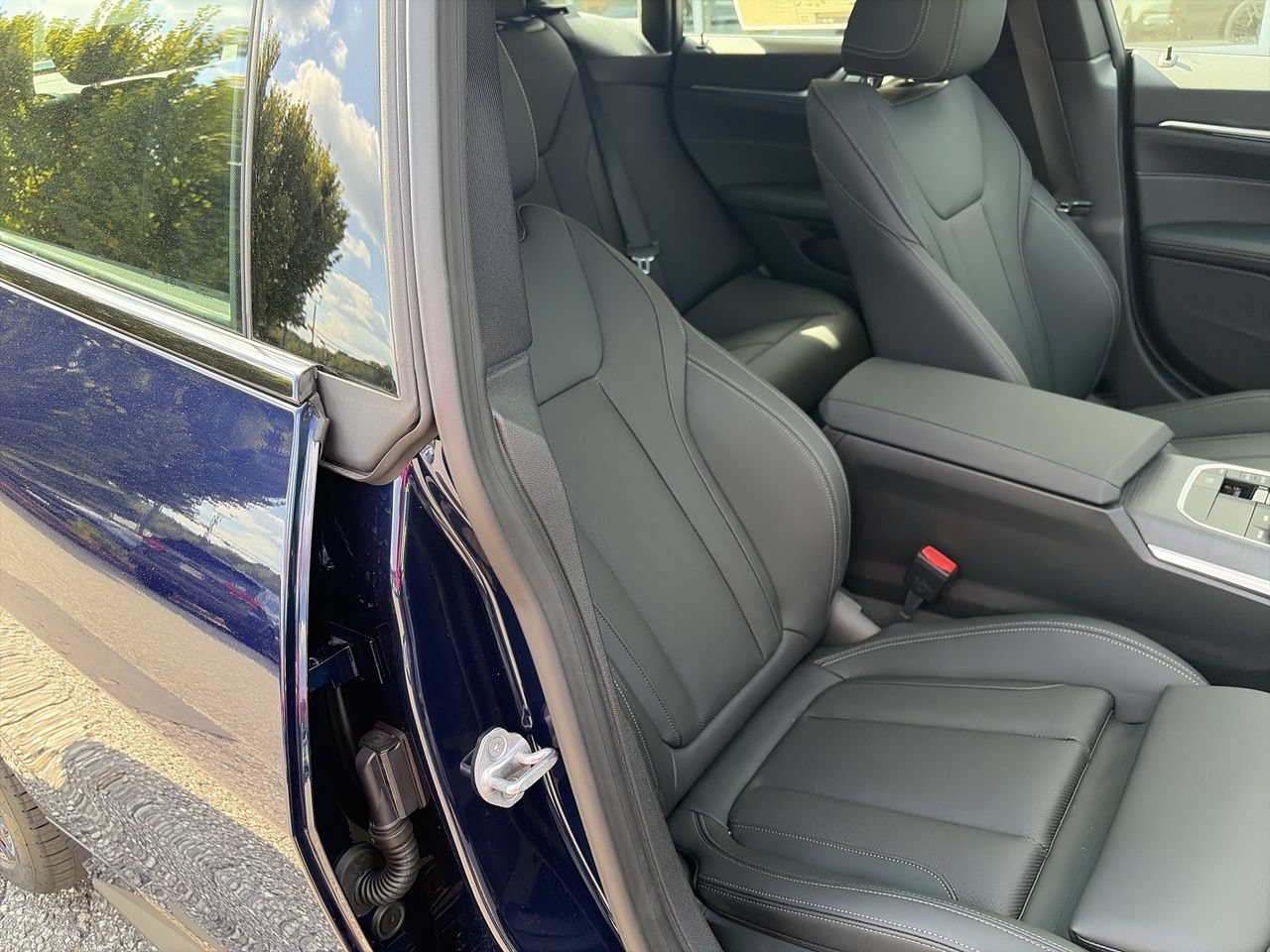 New 2026 Tanzanite Blue II Metallic BMW eDrive40 image 37