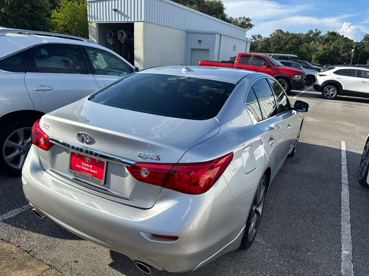 Used 2015 Silver INFINITI Sport image 6