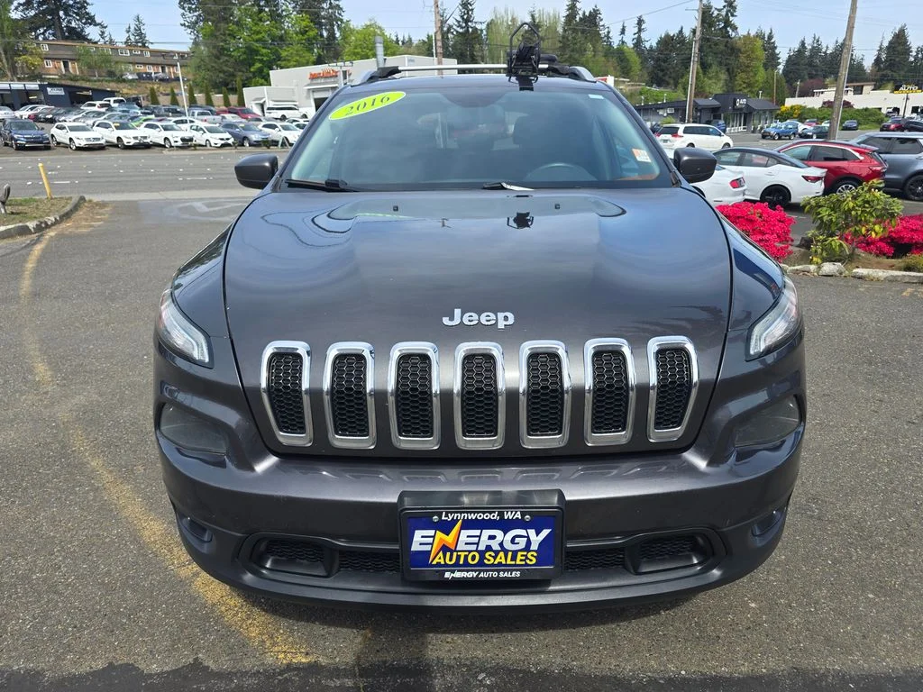 Used 2016 Jeep Cherokee Latitude with VIN 1C4PJMCB5GW290372 for sale in North Bend, WA
