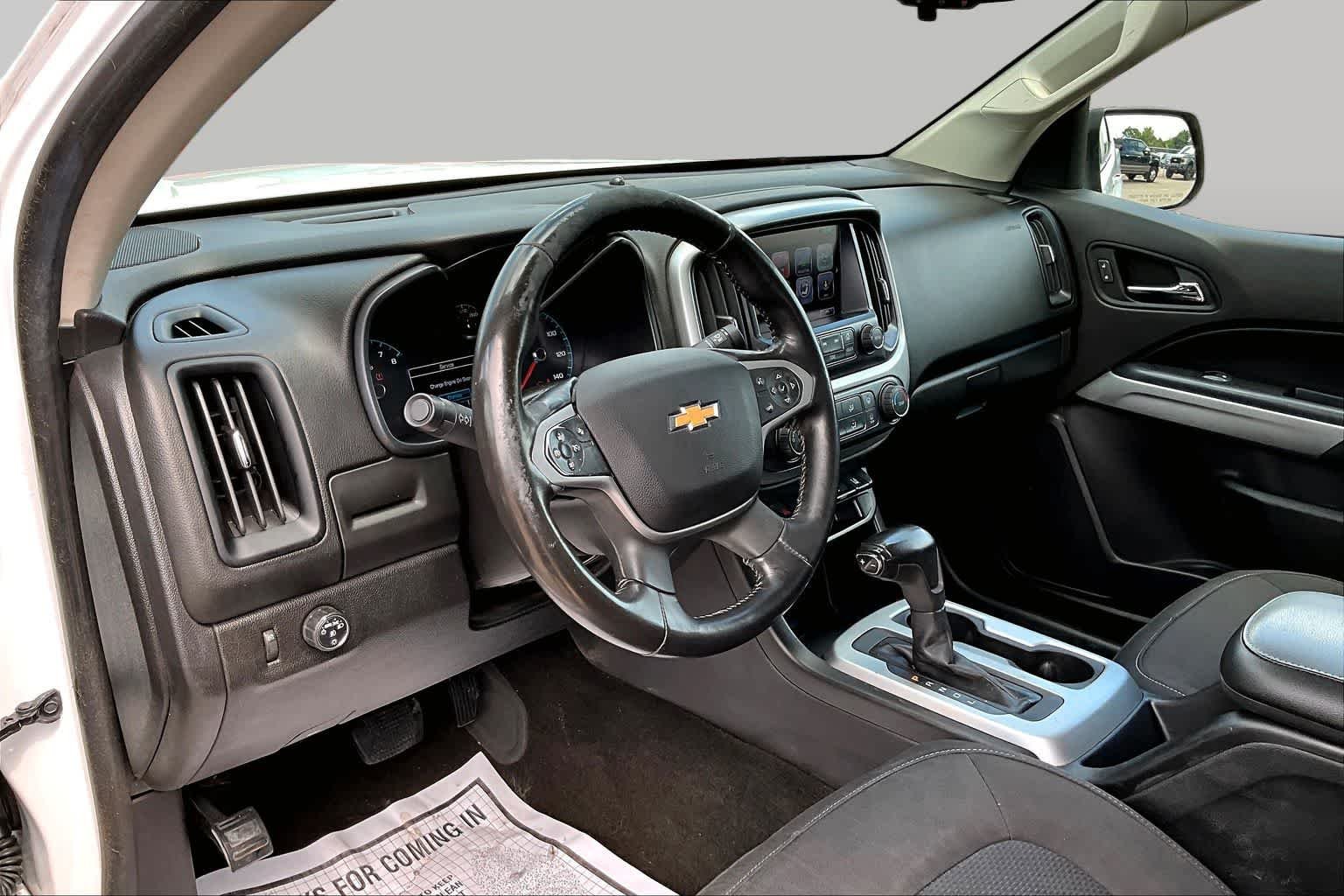 Used 2018 Summit White Chevrolet 2WD LT image 18
