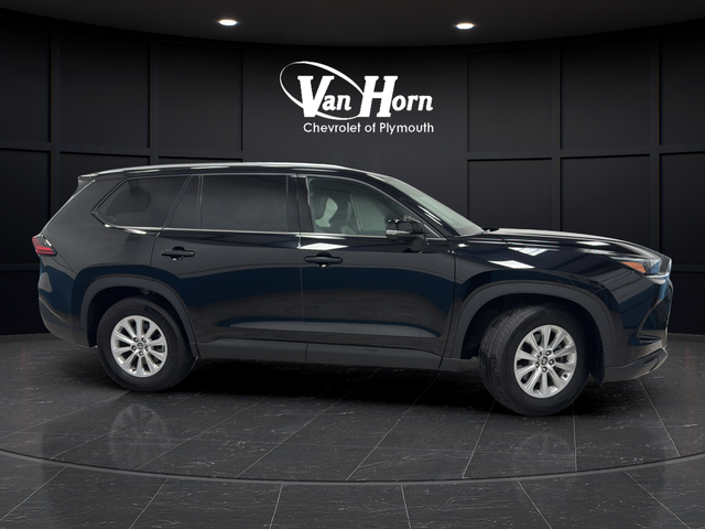 Used 2025 Midnight Black Metallic Toyota XLE image 8
