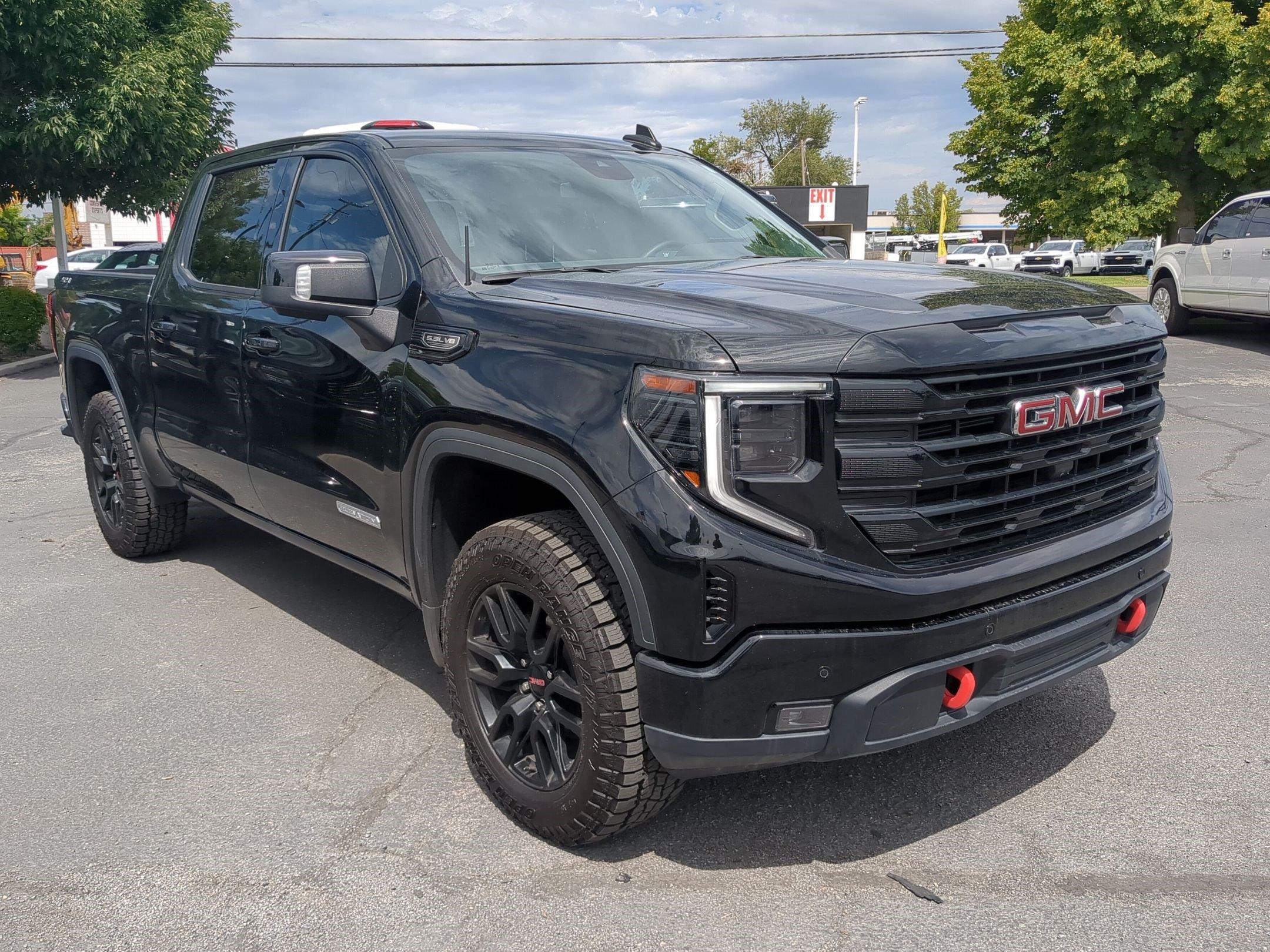 Used 2024 Onyx Black GMC Elevation image 1