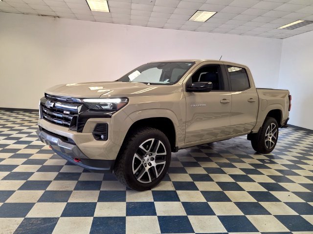 Used 2023  Chevrolet Z71 image 3