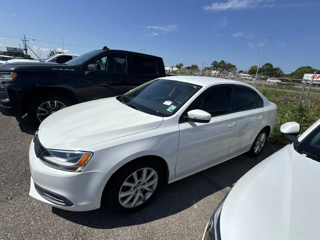 Used 2012 White Volkswagen 2.5L SE image 8
