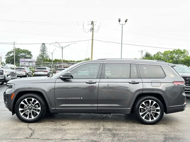 Used 2022 Gray Metallic Jeep Overland image 6