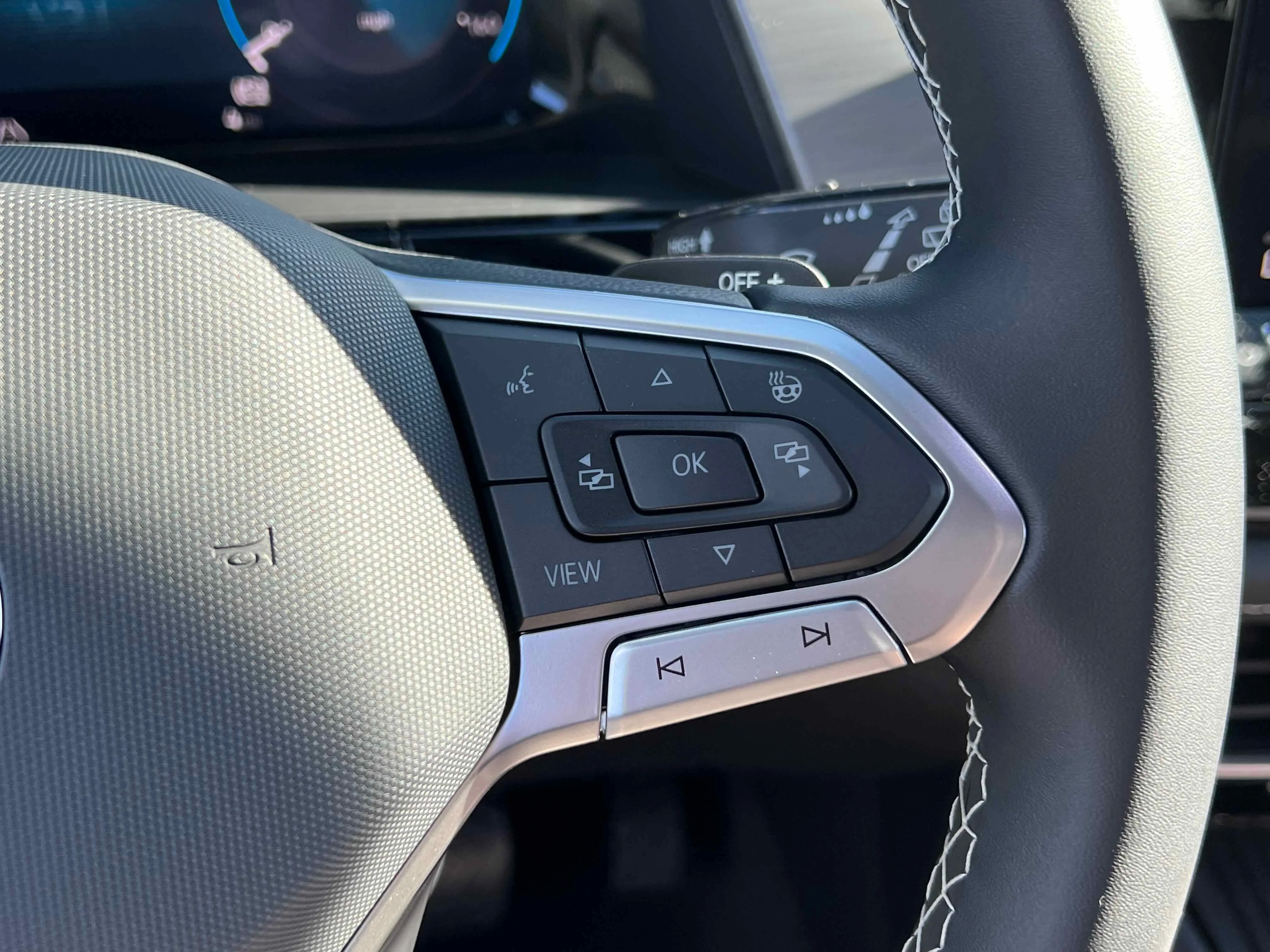 New 2026 Gray Volkswagen 2.0T SE w/Technology image 32