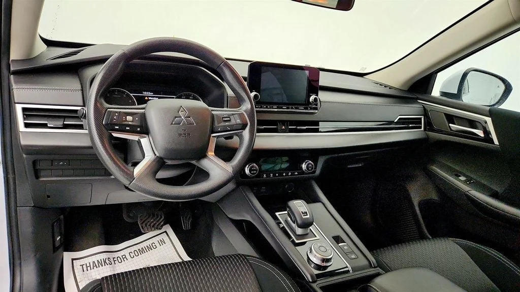 Used 2022 White Diamond Mitsubishi ES FWD image 11