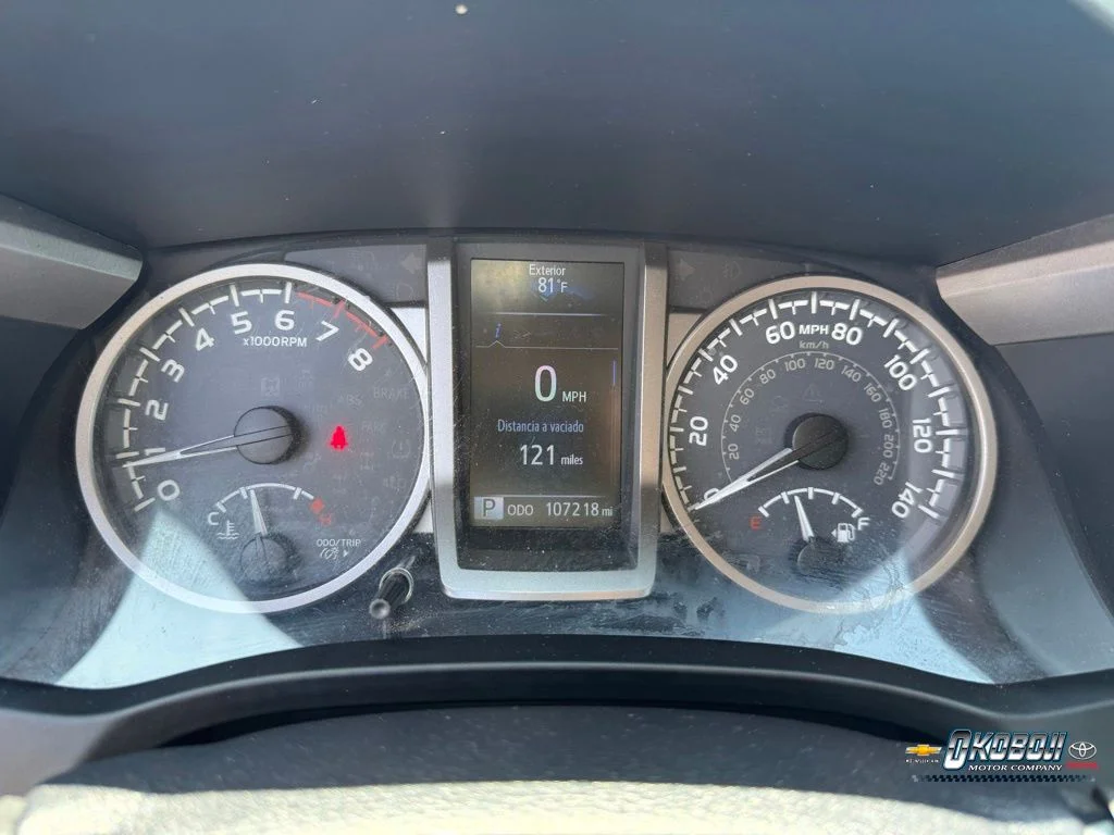 Used 2018 Silver Toyota SR5 image 9