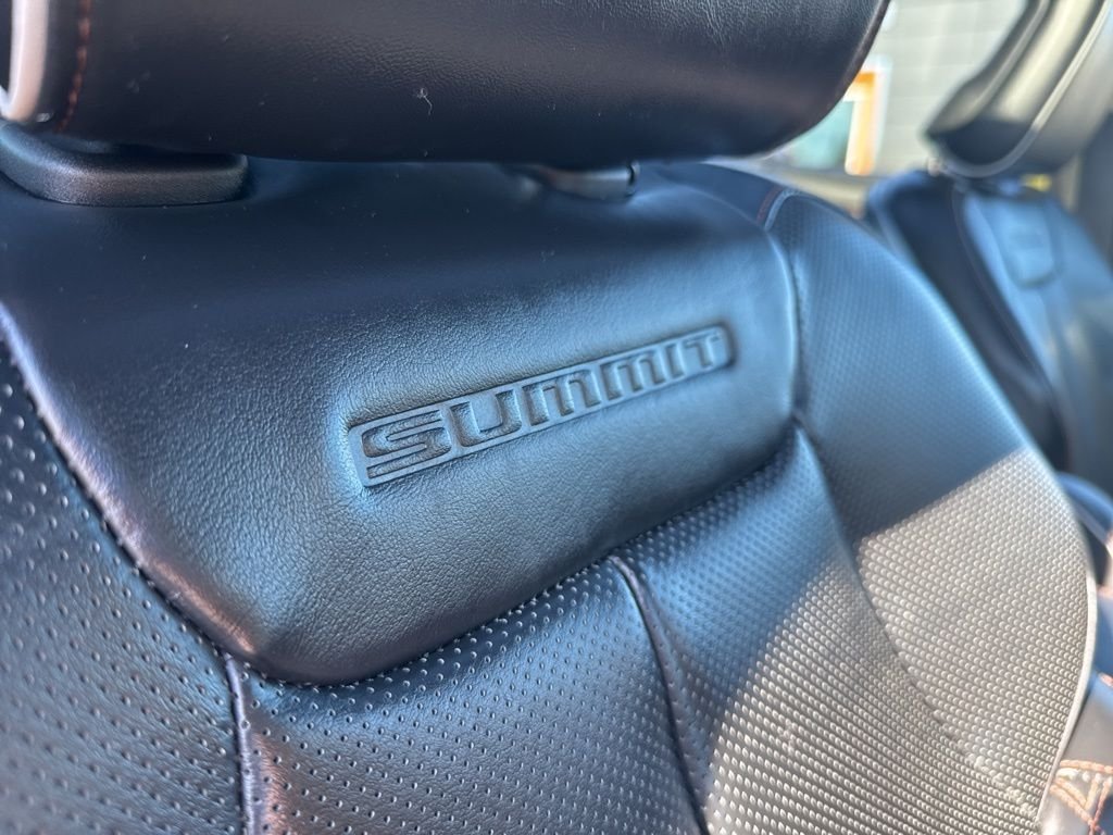 Used 2024 Diamond Black Crystal Pearlcoat Jeep Summit image 30