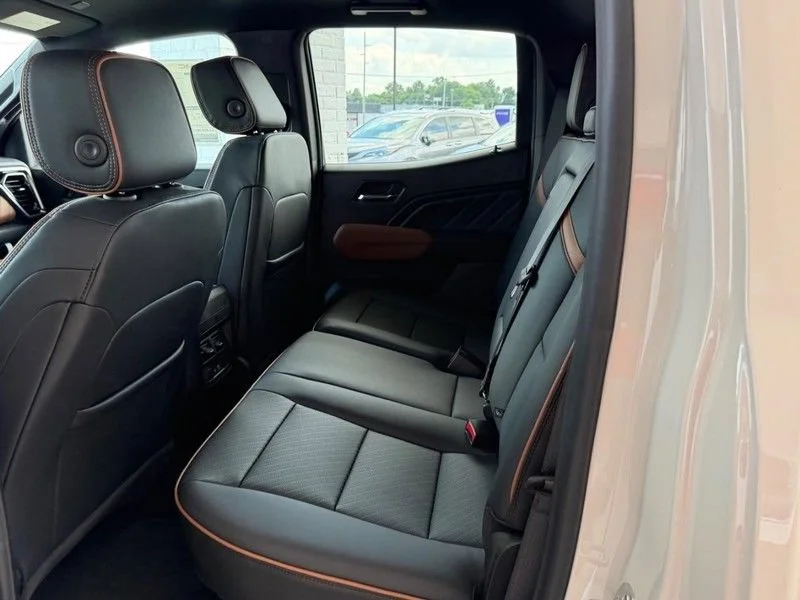 2026 GMC Canyon AT4 - Photo 7