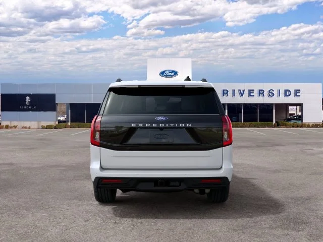New 2027 Star White Metallic Tri-Coat Ford Active image 7