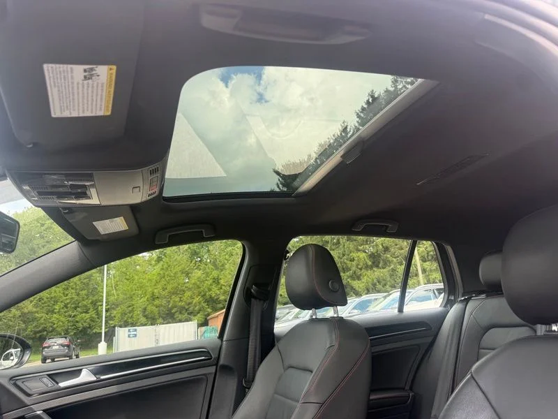 Used 2017  Volkswagen Autobahn image 5