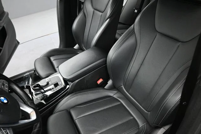 Used 2022 Black BMW xDrive30i image 14