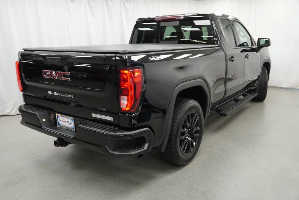Used 2023 Onyx Black GMC Elevation image 3