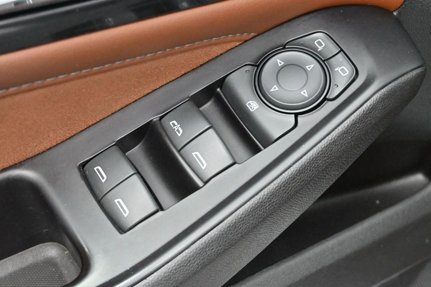 Used 2019 IRIDESCENT PEARL TRICOAT Chevrolet High Country image 15