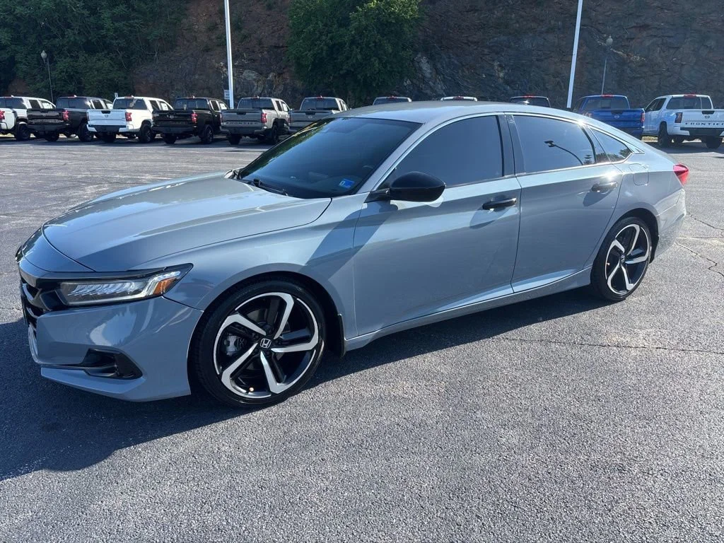 Used 2021 Sonic Gray Pearl Honda Sport image 2