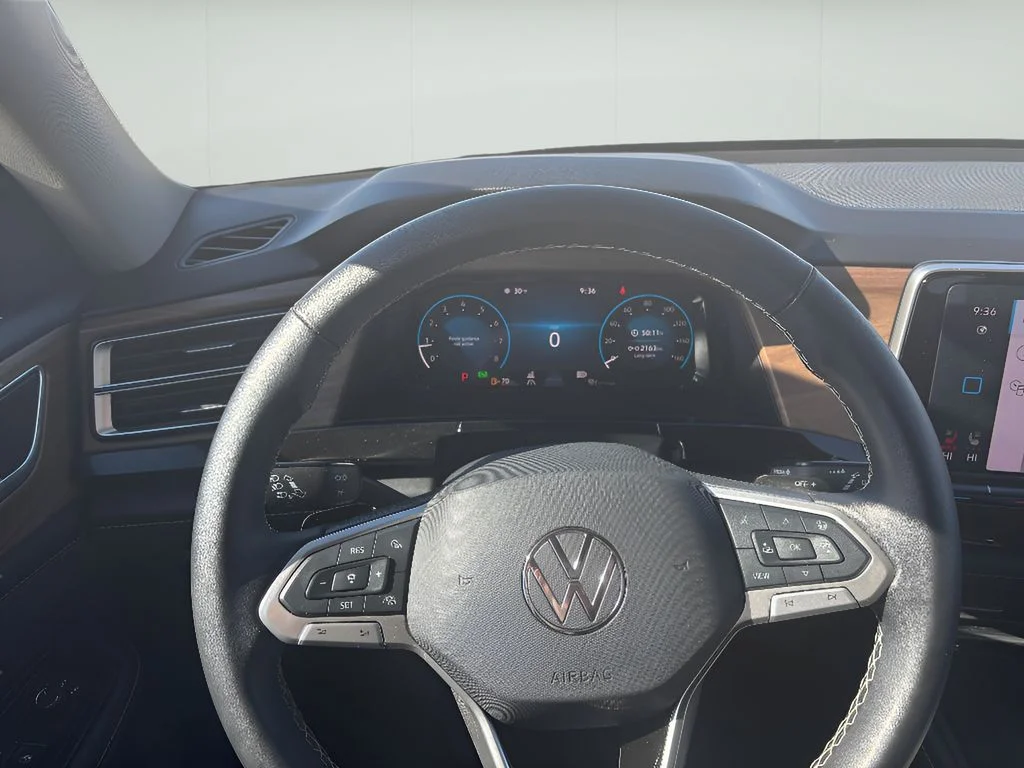 Used 2025 Silver Mist Metallic Volkswagen SE w/Technology 4Motion image 25