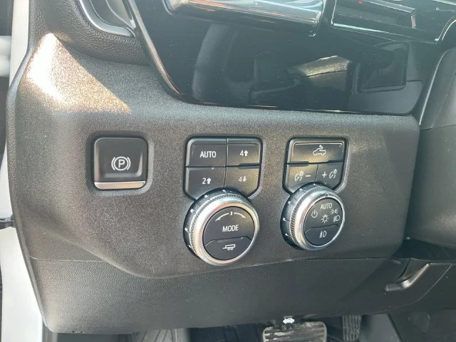 Used 2024 White GMC Elevation image 20
