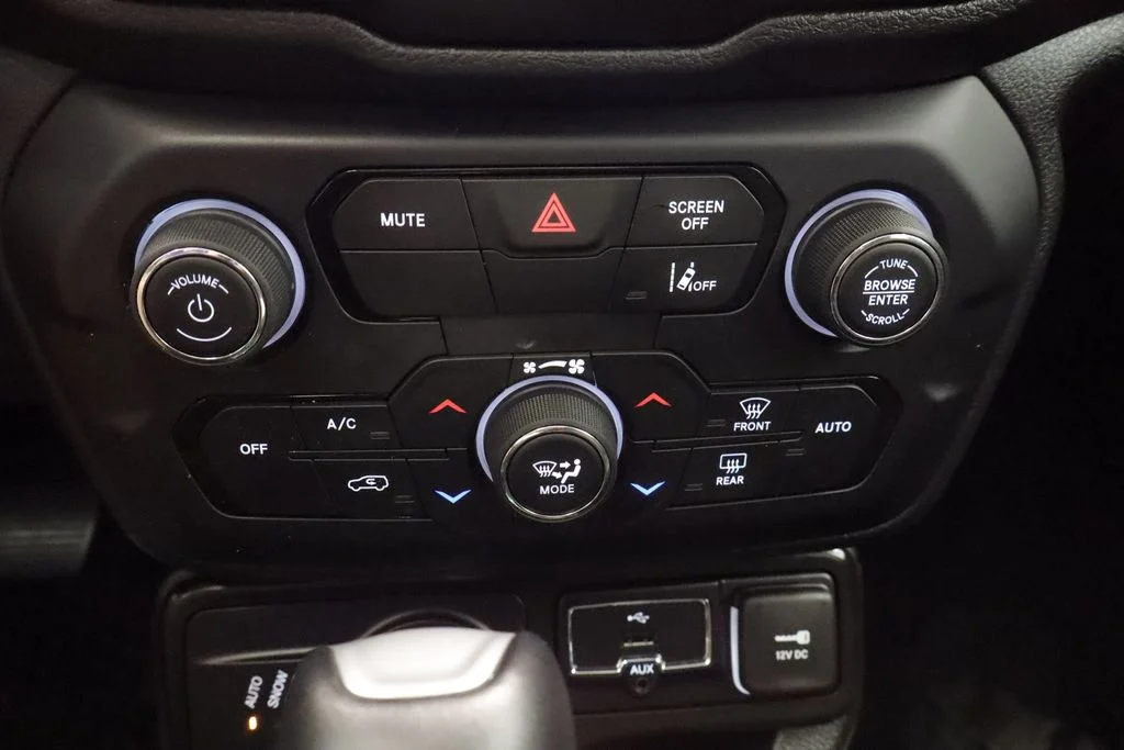 Certified Used 2023 White Jeep Latitude image 33