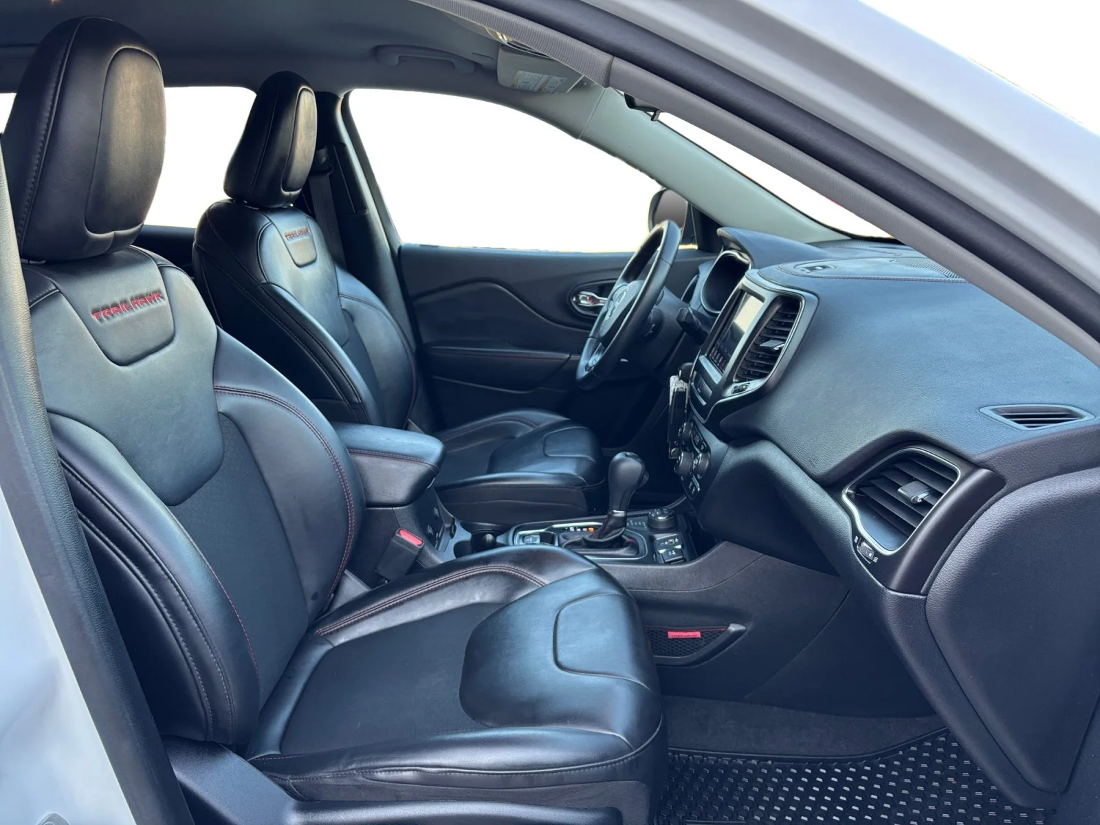 Used 2020 White Jeep Trailhawk image 17