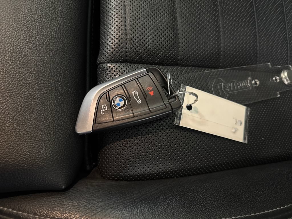 Used 2023 White BMW xDrive30i image 26